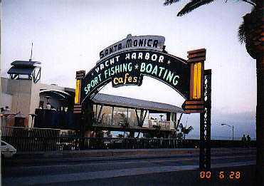 �T���^���j�J�E�s�A�̗[���